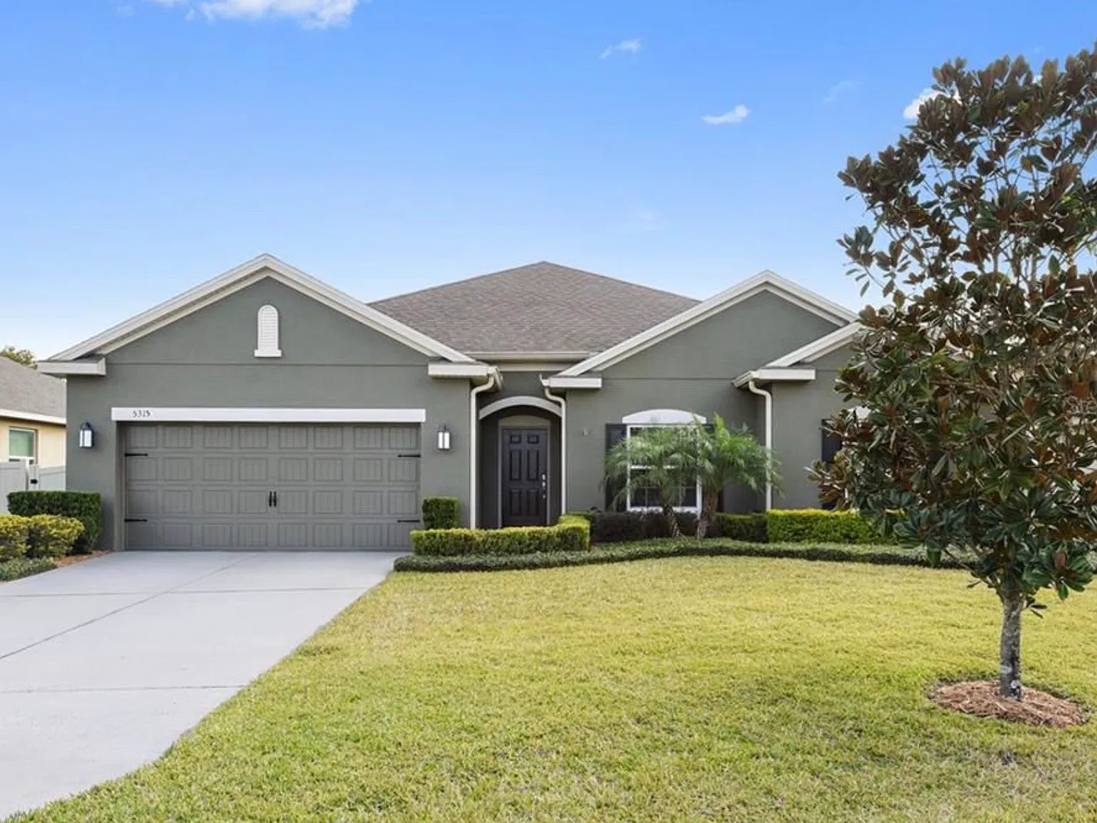 3 bed, 2.5 bath, 2435 sqft, $4,200 — Photo 2