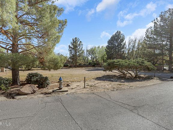 4th image of 800 Fairway Cir