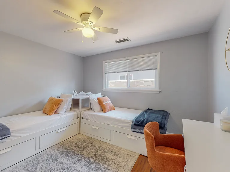 2810 Carolina St NE — Photo 18