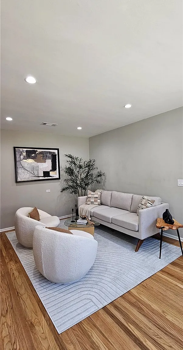 2 bed, 850 sqft, $2,800 — Photo 2