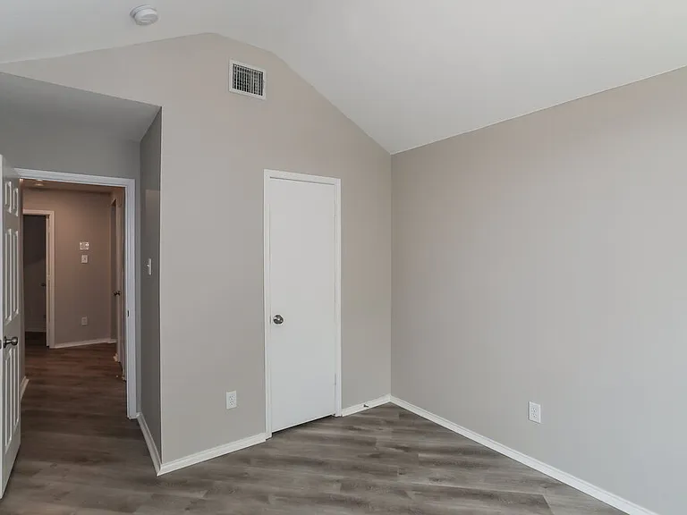 2945 Stockton St — Photo 13