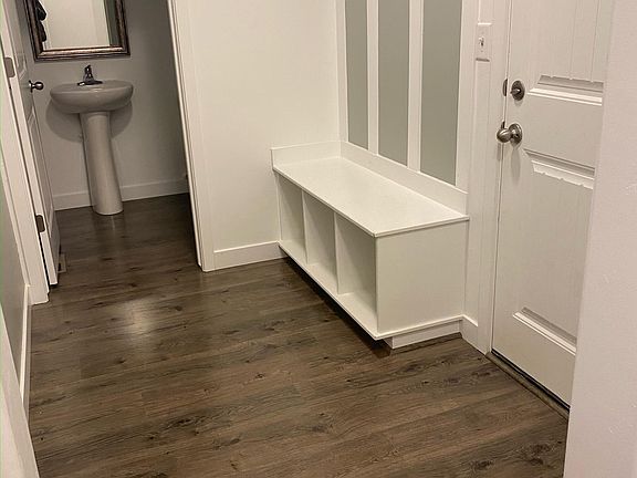 5th image of 464 S Highpoint Dr