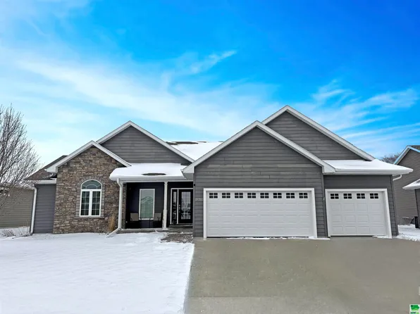 320 Willow Bnd, Sergeant Bluff, IA 51054