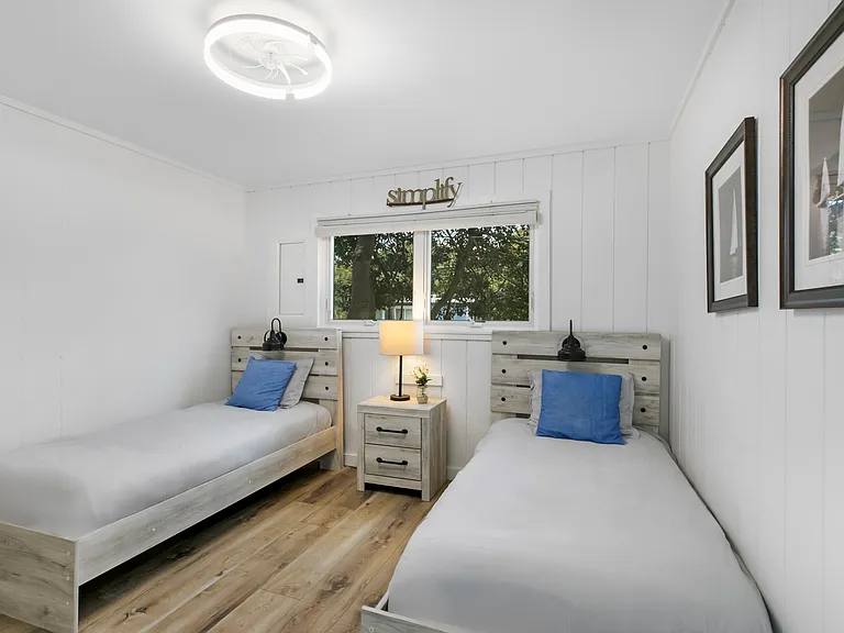54 Thompson Ave #54 — Photo 7