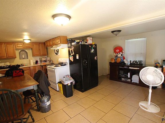 2nd image of 1424 1/2 E Houston St Unit B