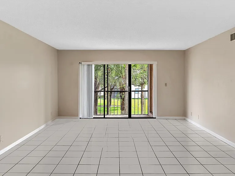 16252 Laurel Dr #201 — Photo 13