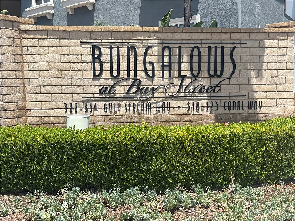 4 bed, 3.5 bath, 2575 sqft, $6,950 — Photo 2