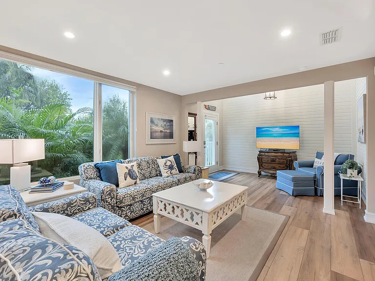 180 6th Ave S #3 — Photo 4