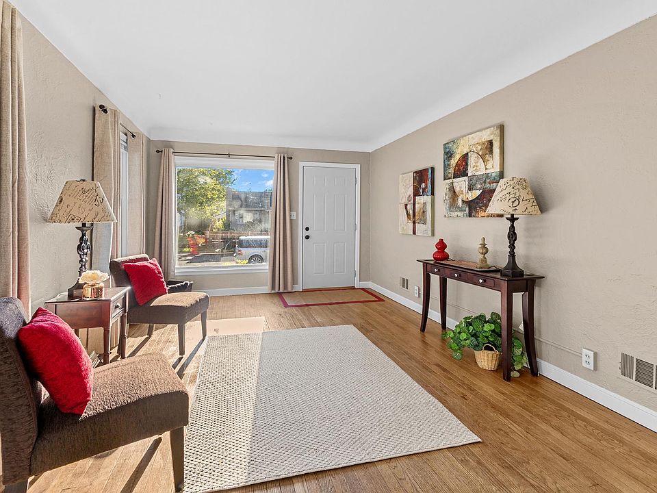 1st image of 545 6th Ave S