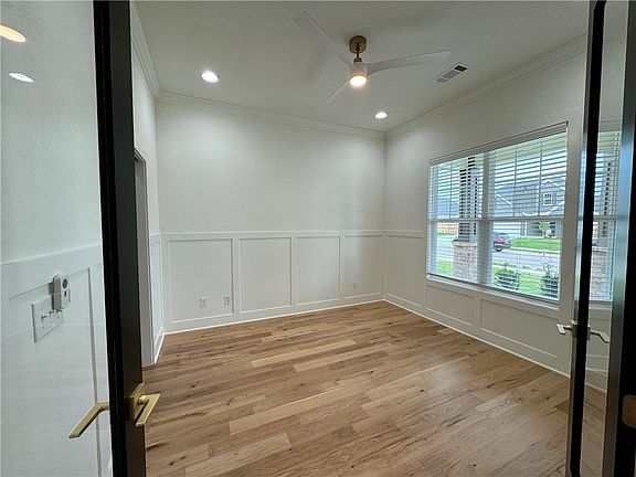 3rd image of 2707 Nova Ave