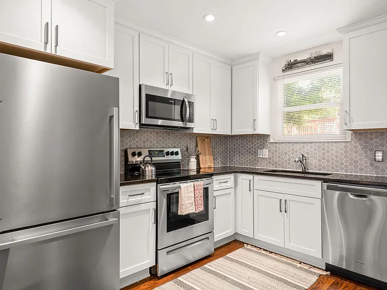 633 Debbie Dr — Photo 3