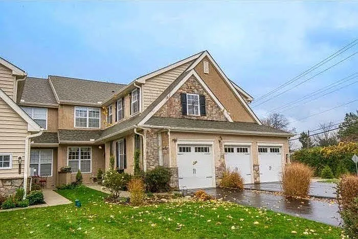1204 Derry Ln
