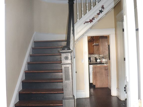 2nd image of 103 N Walnut Ave
