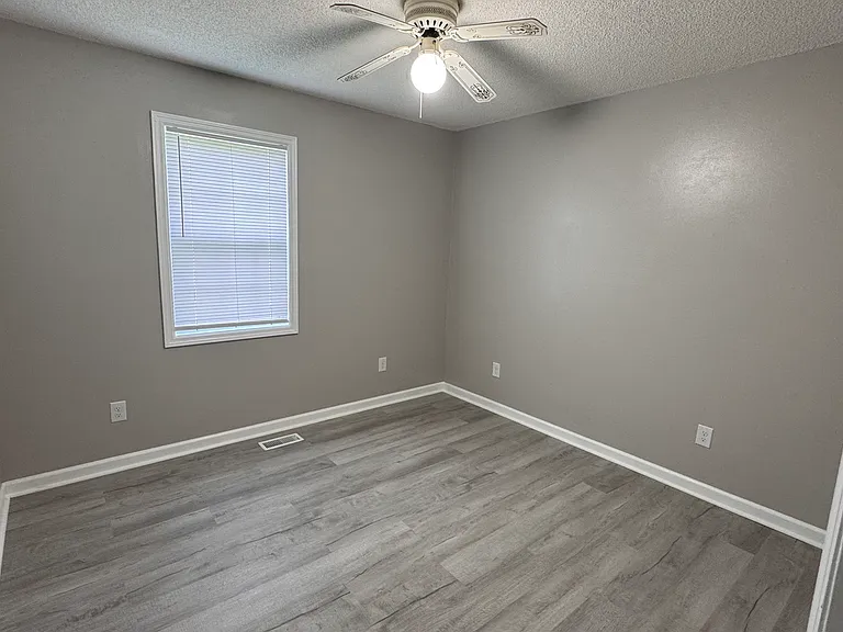 105 Darnell Dr — Photo 15