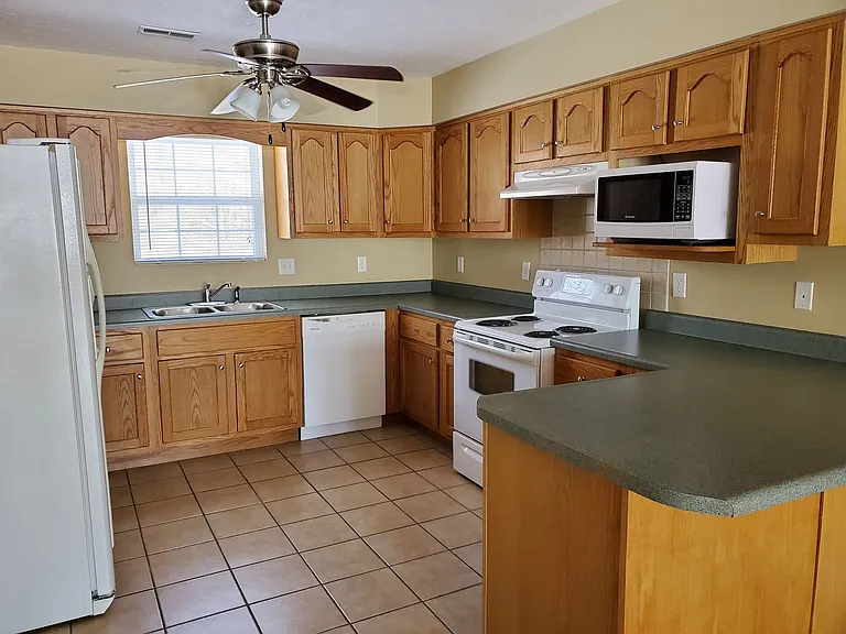 1403 Guardian Pl — Photo 5