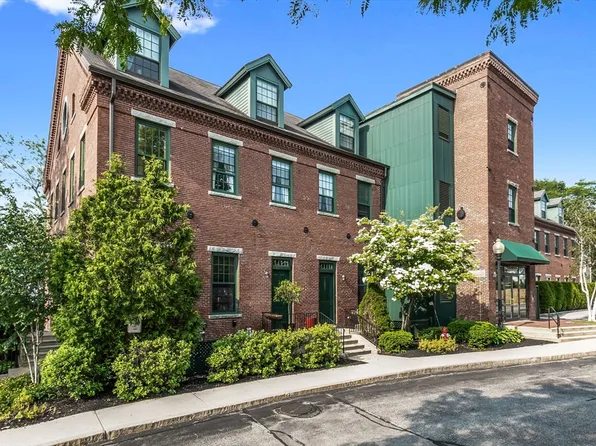 25 Pond St Unit 202, Amesbury, MA 01913