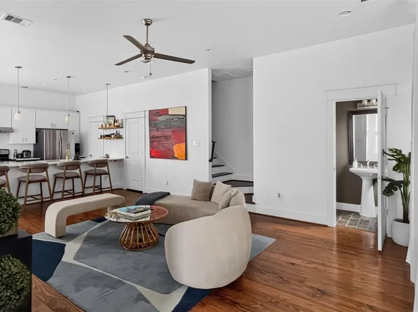 205 Riley Ln, Houston, TX 77003