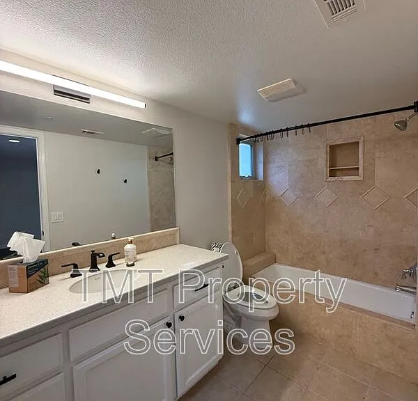 242 Lucas Ln — Photo 6