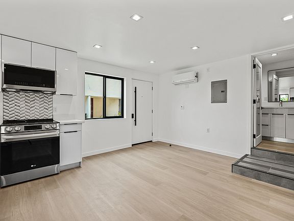 3rd image of 2422 Meadowvale Ave #D