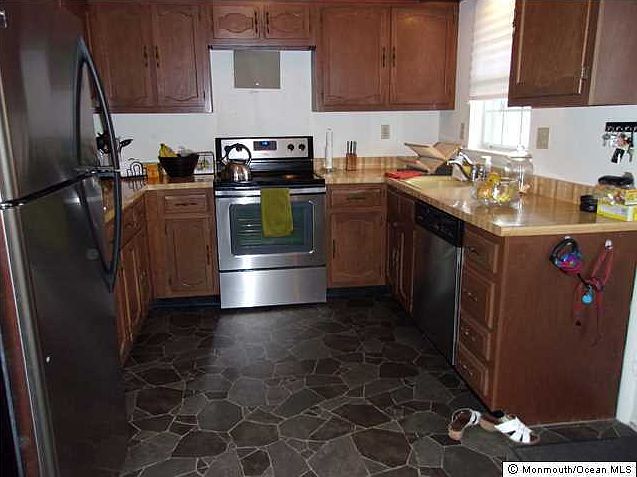 2nd image of 39 Cambridge Circle #A
