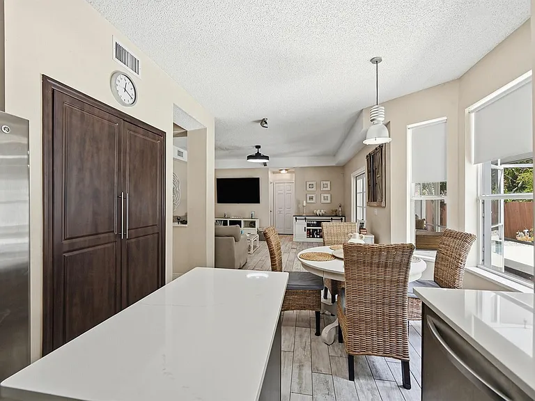15073 Oak Chase Ct — Photo 12