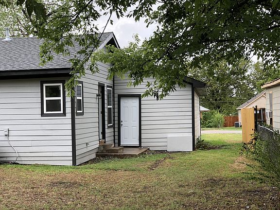 3rd image of 1817 Langford St