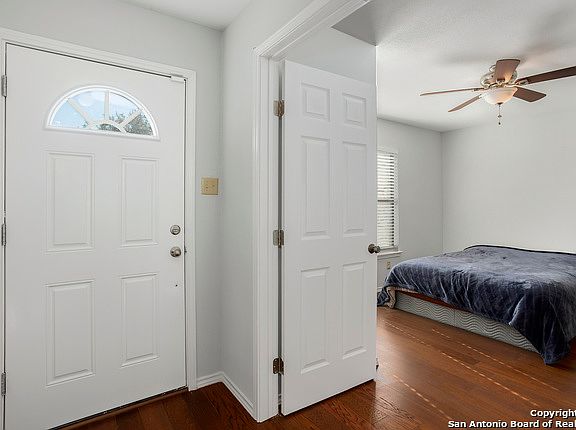3rd image of 10611 Cavelier Point