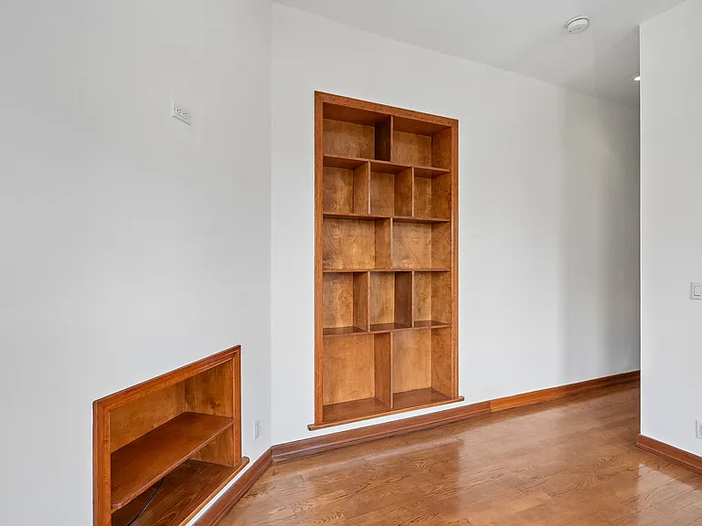 66 W 77th St #66 — Photo 4