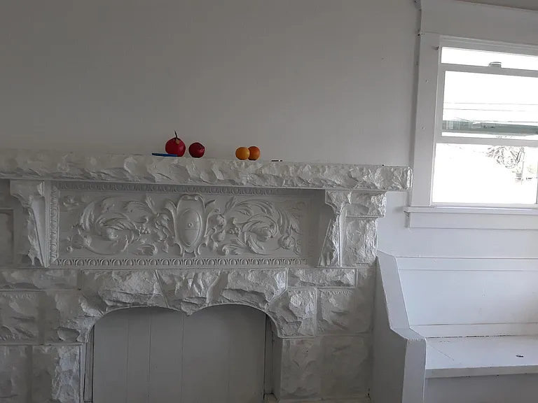 1306 Warren St — Photo 6