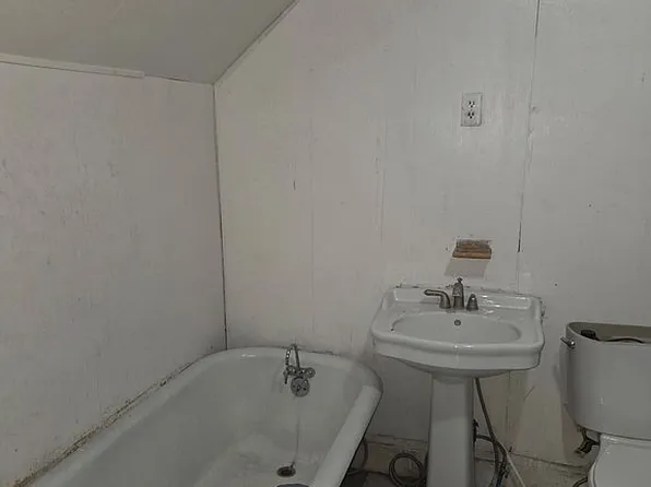 1986 Howard Ave, Flint, MI 48503