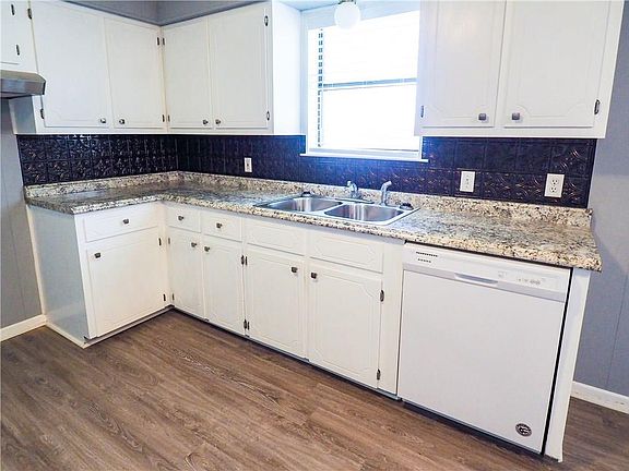 4th image of 4311 Brookdale Dr