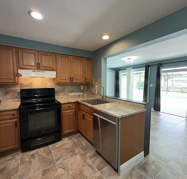 2055 Hyatt Dr — Photo 7