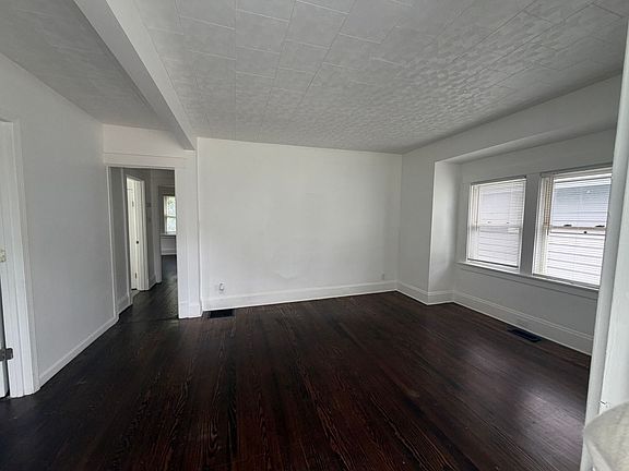 4th image of 1818 Sundale Ave