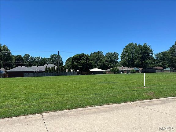 4th image of 14 Laurelwood Dr