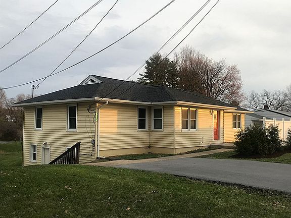 2nd image of 105-107 E Aaron Dr