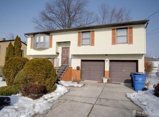 15 E Walnut St, Colonia, NJ 07067