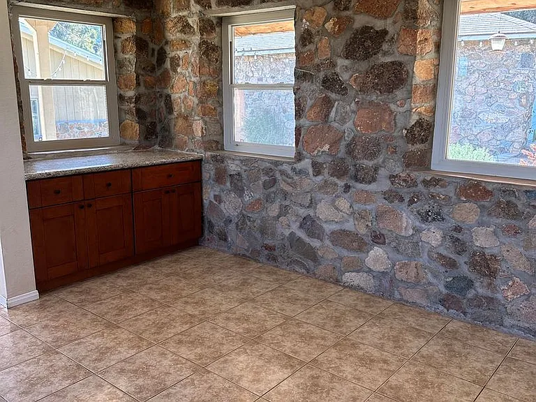 3264 Holly Way — Photo 10