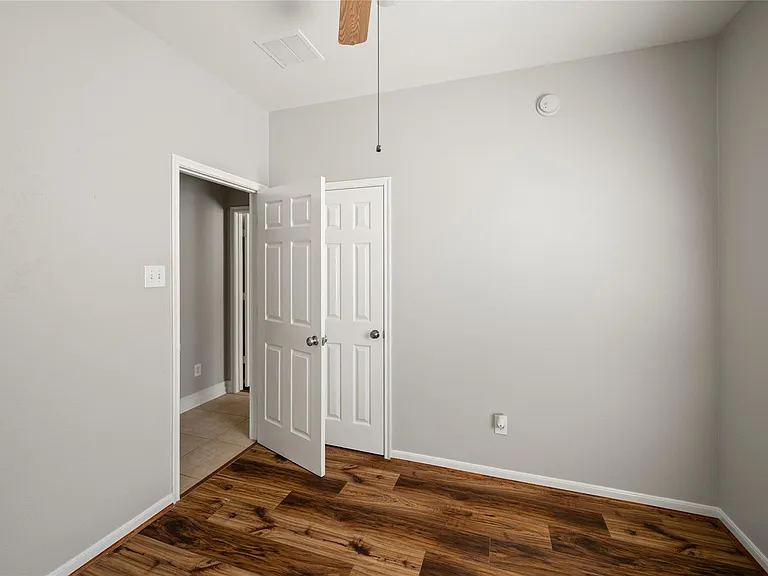7414 Sabinal Creek Dr — Photo 31
