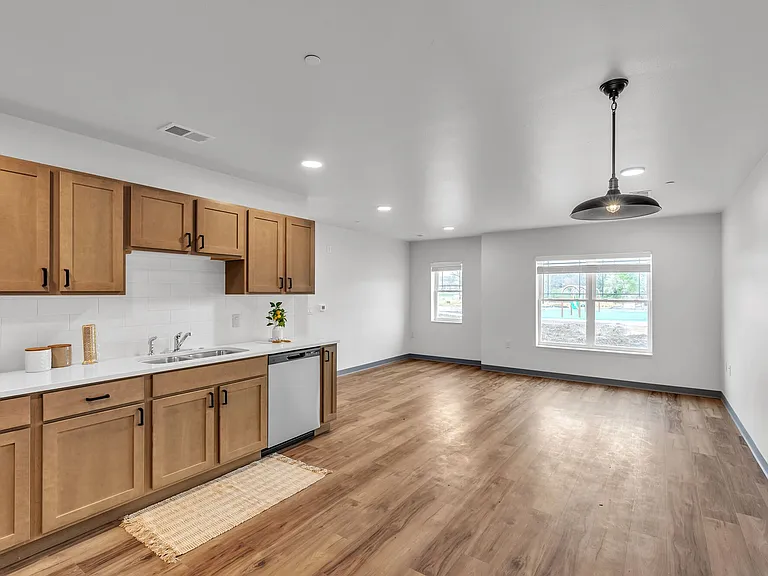 Lindoo School Apartments and Townhomes — Photo 30