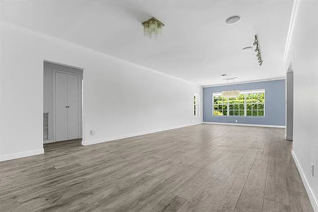 8934 Emerson Ave — Photo 10