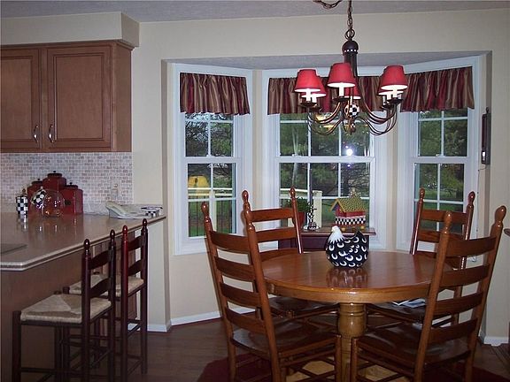 5th image of 8 Highview Cir