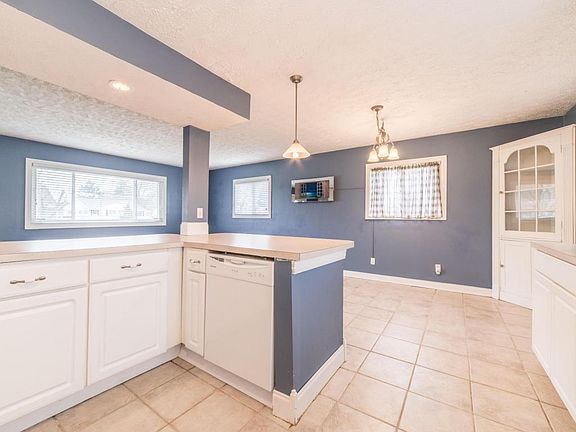 4th image of 1379 Aven Dr
