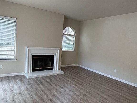 4th image of 1274 Tea Rose Cir