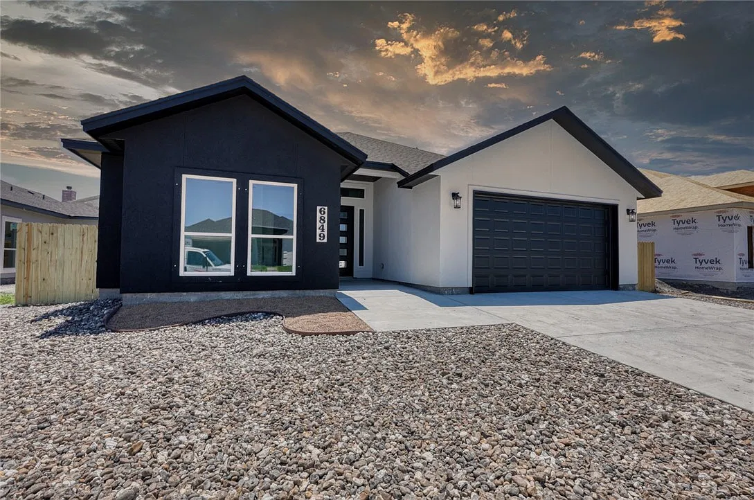 4 bed, 3.0 bath, 2150 sqft, $2,600 — Photo 1