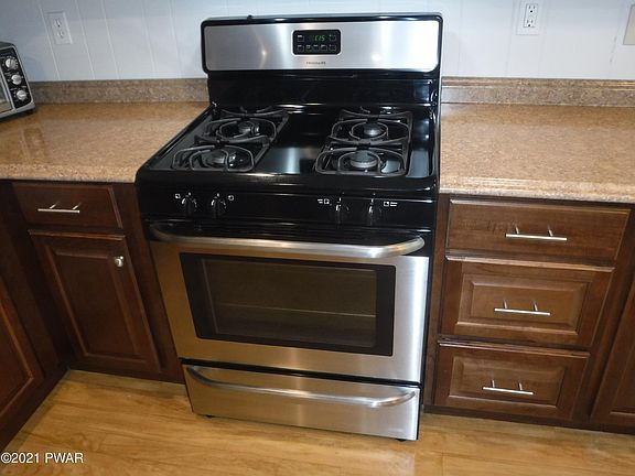 3rd image of 204 Laurel Dr