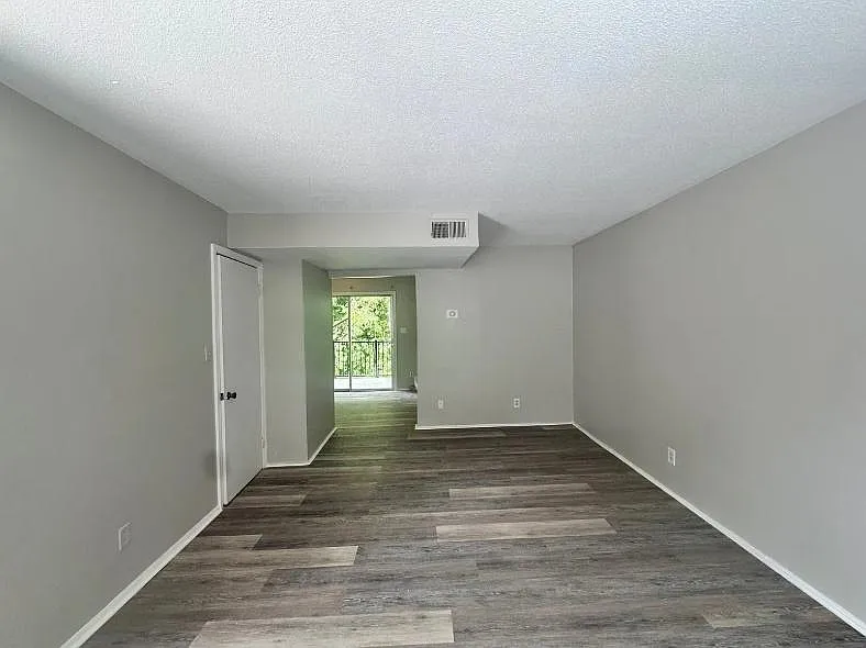 1448 Nottingham Rd — Photo 3