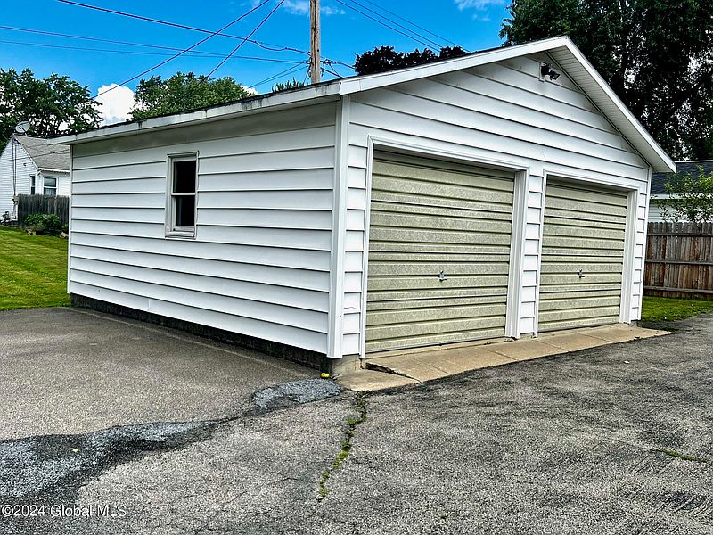 4th image of 1431 Nott Street