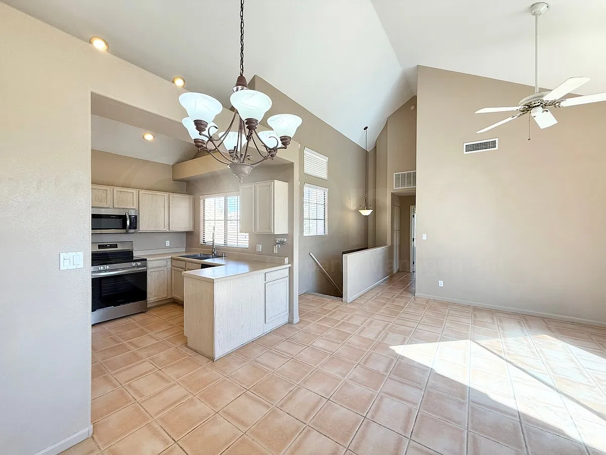 2 bed, 2.0 bath, 1047 sqft, $1,499 — Photo 3