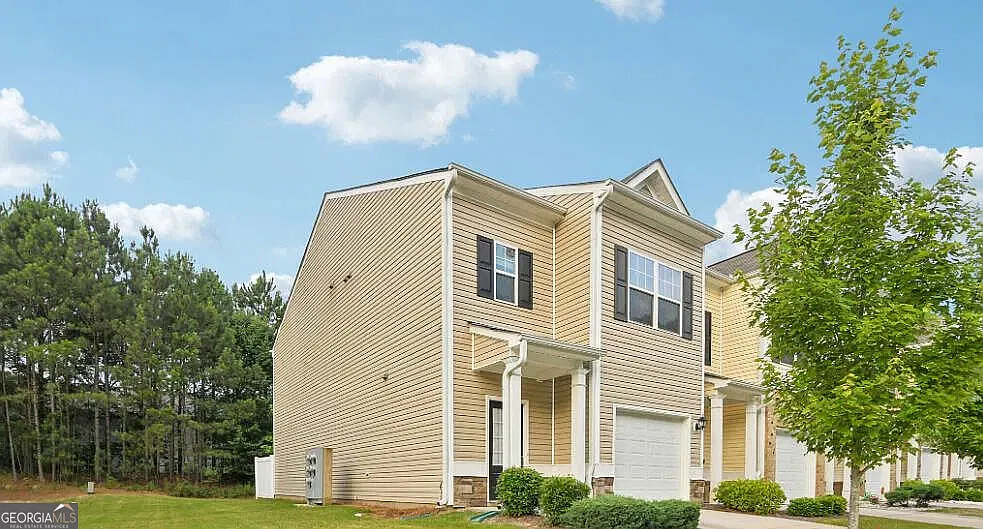 3 bed, 2.5 bath, 1696 sqft, $2,300 — Photo 2