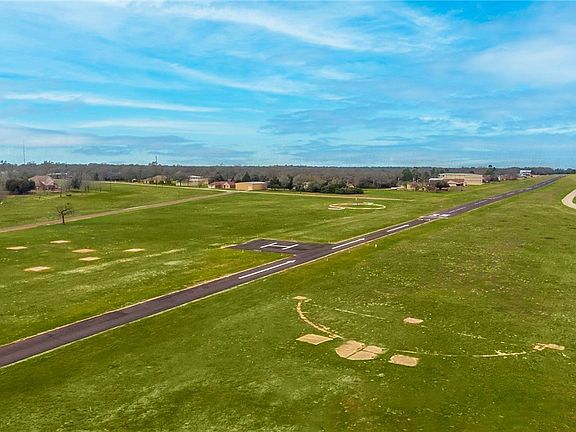 5th image of Hickory Ln